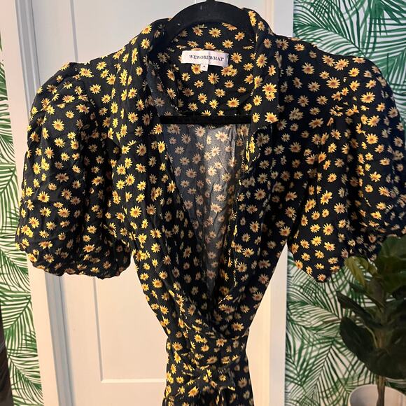 WeWoreWhat Women's Black Yellow Puff Sleeve Floral Wrap Mini Dress Size Medium - Picture 15 of 15